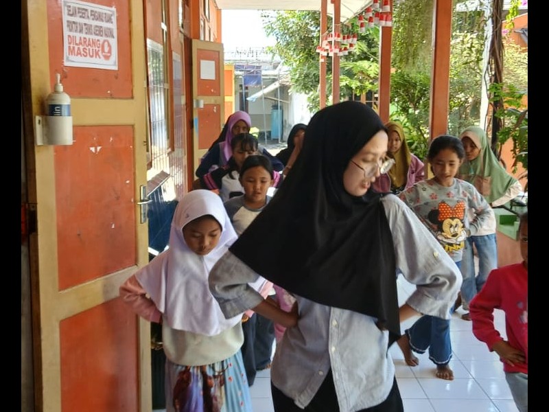 Kegiatan Ekstrakurikuler Tari di SD Negeri 1 Alasmalang