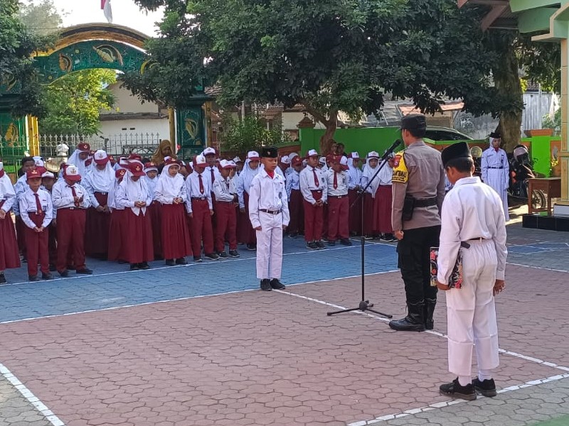 UPACARA HARI SENIN Bersama BRIPDA Aan Tirta Wibawa